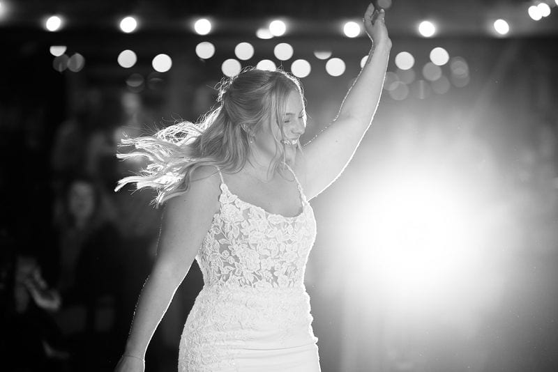 Carlee + Tayven wedding — first dances