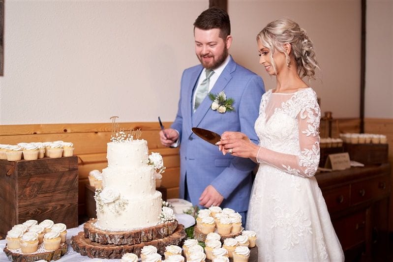 Kaylie + Bailey wedding — cake cutting