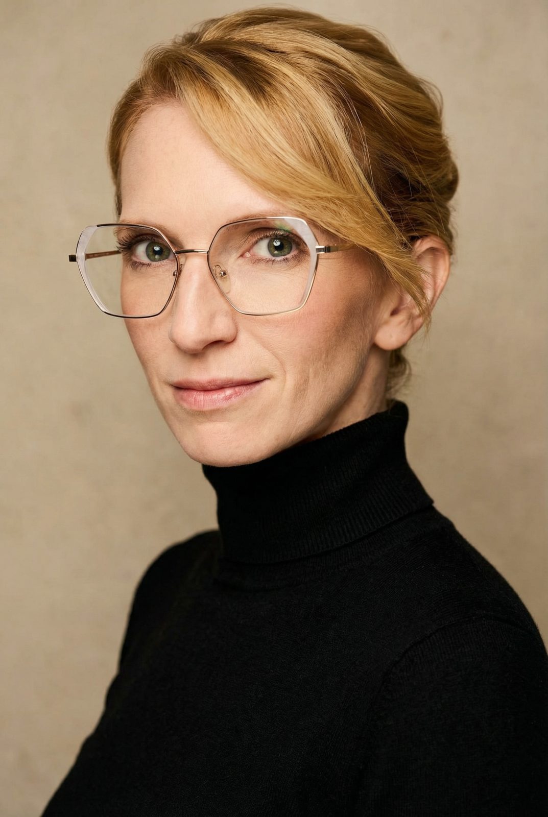 Portrait of Cydney Craft-Macomber, owner and lead photographer of Lavender Bouquet Photography