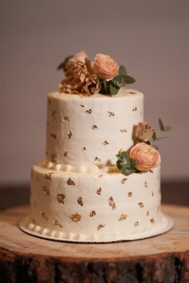 wedding cake, winter wedding, photographed for Complete Weddings & Events, black hills barn wedding, barn at aspen acres wedding, spearfish wedding