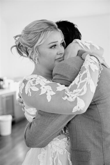 bride hugging father barn at aspen acres wedding black hills barn